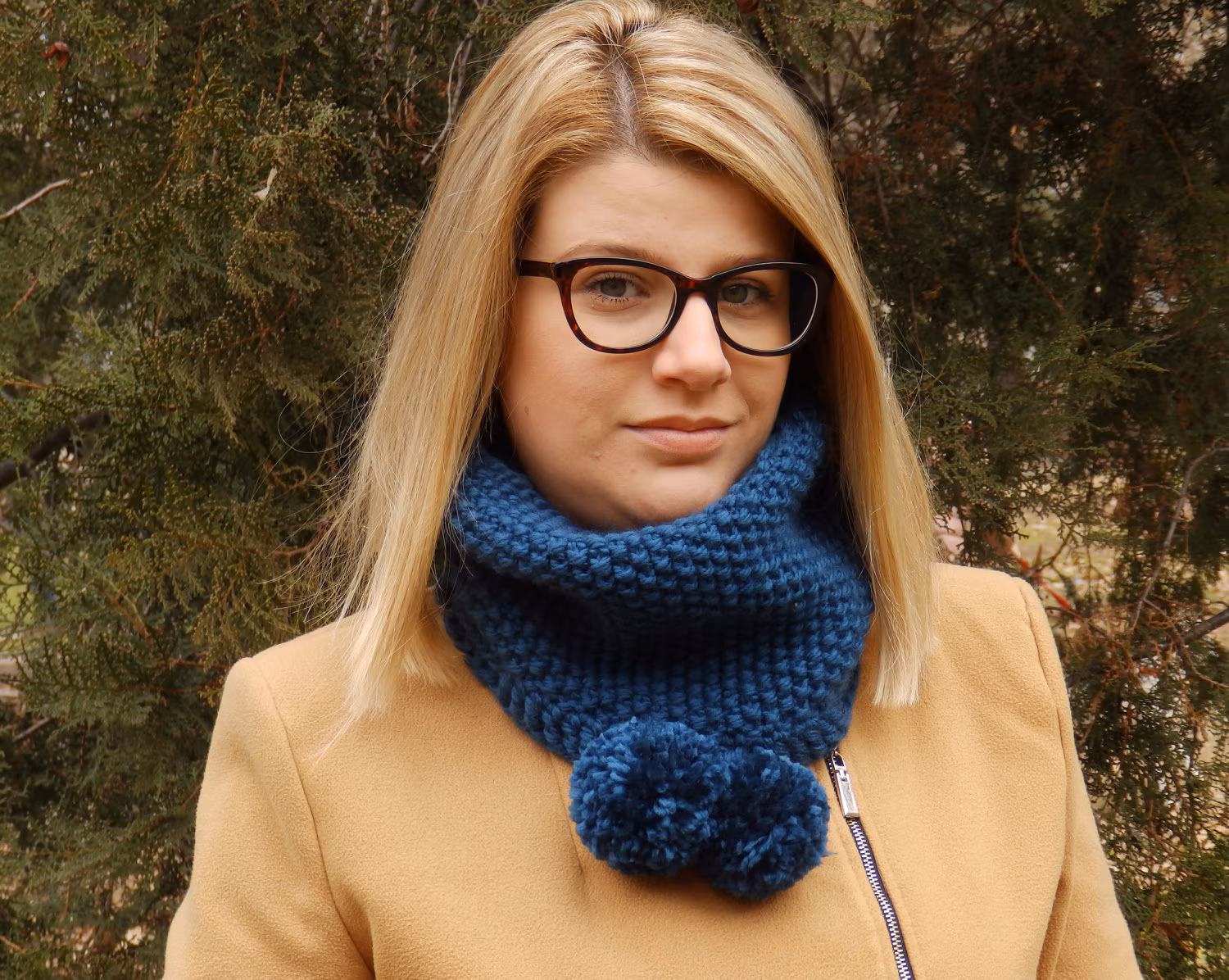 Snow White Cowl, Pom-pom cowl